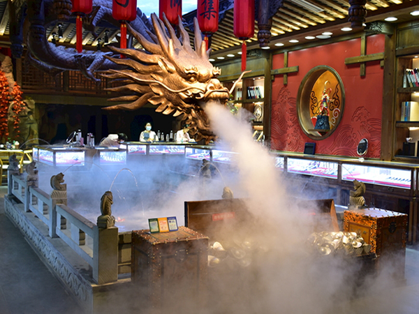 重庆民族文化馆子佩集雕塑冷雾波光跳泉